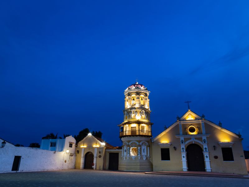 ¡Descubre el Encanto Colonial de Mompox en tus Vacaciones con GEH SUITES!